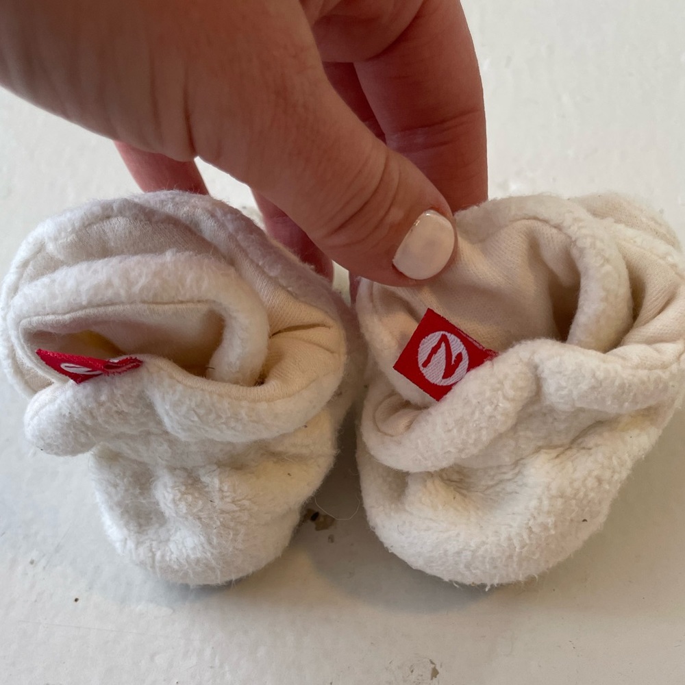 Zutano Unisex Cream Fleece Baby Booties boots with Organic Cotton Lining - Picture 3 of 9